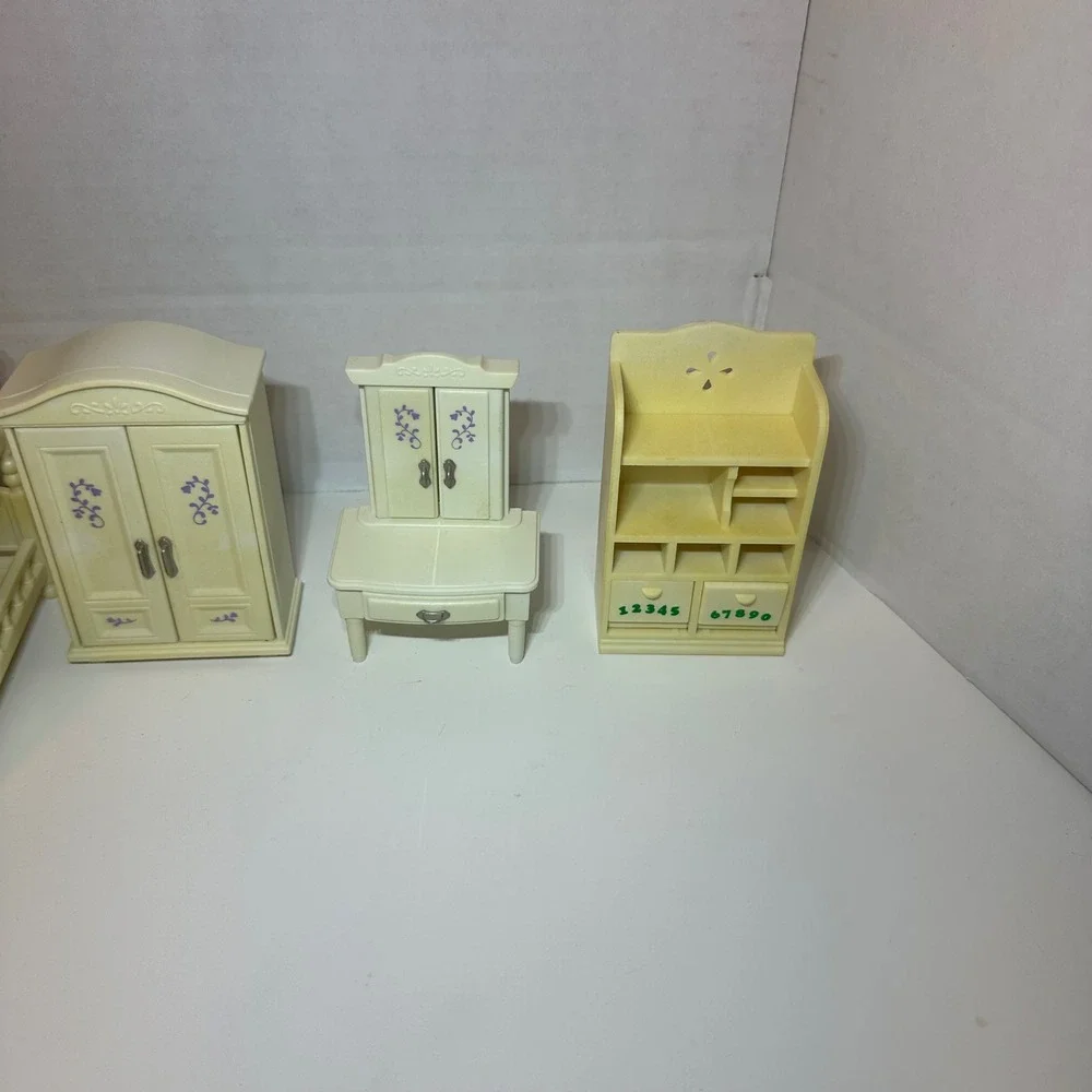 Vintage Sylvanian Families Bedroom Furniture Lot 13 Pieces Beds Vanity